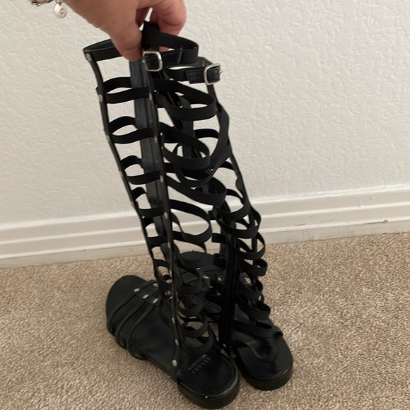 Stuart Weitzman gladiator sandals all leather & studs size 7 black RARE - Picture 3 of 10